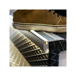 Perfíl Iluminación Escaleras - Gomas Antideslizantes - Difusor Opal x 1M